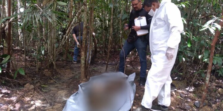 Morador encontra ossadas humanas com cordas em Iranduba