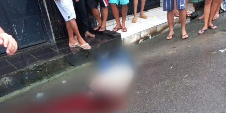 Vídeo: Prestes a completar 20 anos, jovem é executado com tiros na cabeça no Coroado