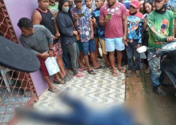 Vídeo: Bandido erra alvo, vítima revida e ele leva tiro na testa após assalto em lotérica