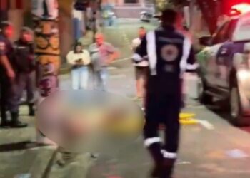 Vítima de assalto é agredida e esfaqueada por criminosos no Centro de Manaus