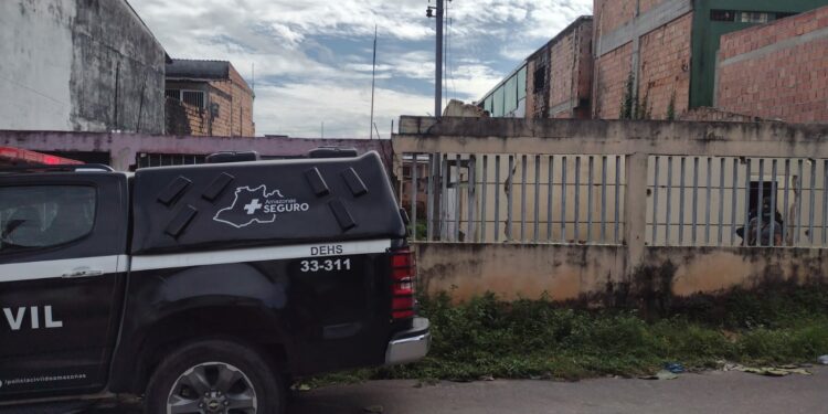 Pistoleiros invadem casa e matam desafeto com vários tiros no Jorge Teixeira