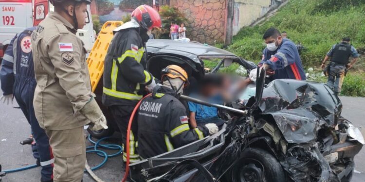 Vídeo: Assaltante causa grave acidente com casal durante fuga no Nova Cidade
