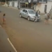 Câmera flagra atropelamento de menina de 8 anos que correu sem olhar carros; veja