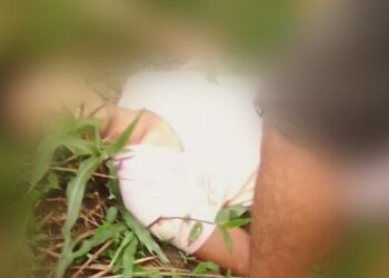 Vídeo: Mãe de adolescente de 15 anos se desespera ao ver o filho morto em acidente de moto