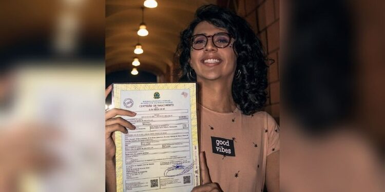 Primeira amazonense não binária consegue registro no cartório