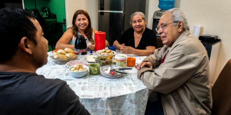 Amazonino diz que no seu plano de Governo habitação será prioridade