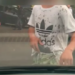 Vídeo: Adolescente é gravado com revólver na saída dos alunos, em escola da Zona Norte