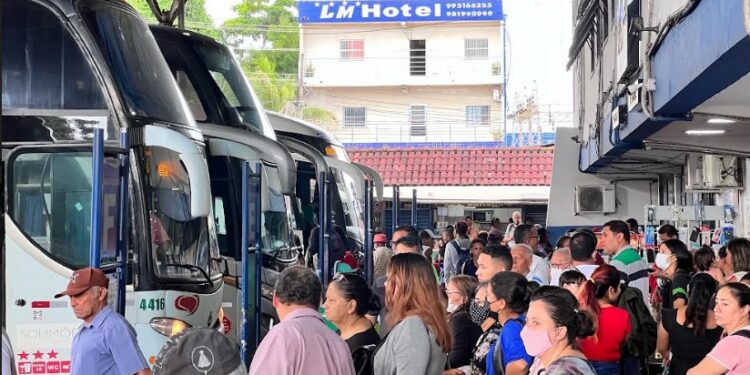 20 mil pessoas devem deixar Manaus no feriadão