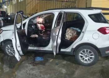 Assaltantes roubam carro, fazem arrastão e batem de frente com a Rocam. Quem se deu mal?