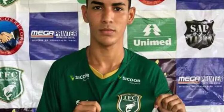Atleta leva facada no pescoço durante assalto e morre