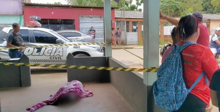 Homem fica cravado de balas e morre no ‘Bar do Moço’