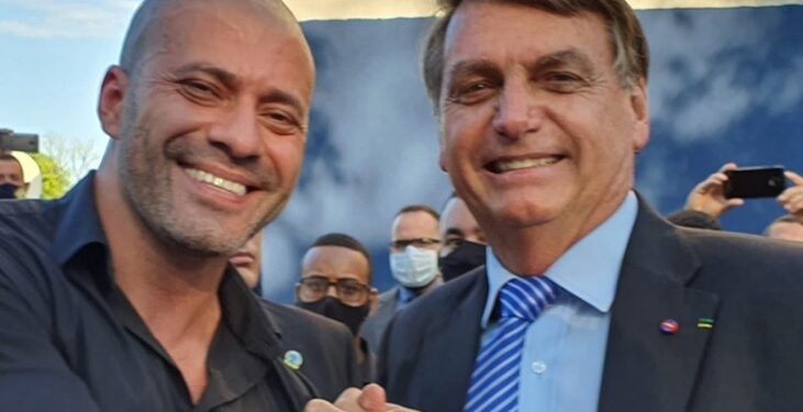Bolsonaro concede indulto e perdoa crimes de Daniel Silveira ‘em nome do estado democrático’