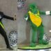 CARNAVAL – Rosas de Ouro transforma Bolsonaro em jacaré; veja o vídeo