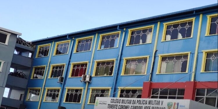 Pais de alunos do CMPM V se desesperam após suposta ameaça de criminosos; PM diz que foi fake news