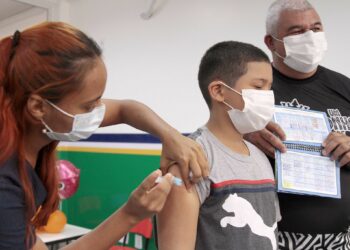 Prazo para entrega da declaração do cartão de vacina dos alunos da rede municipal encerra dia 2 de maio