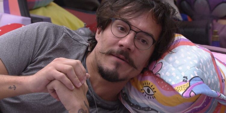 BBB22: Eliezer deixa ‘bichão’ escapar do short e Lina fica surpresa com detalhe 