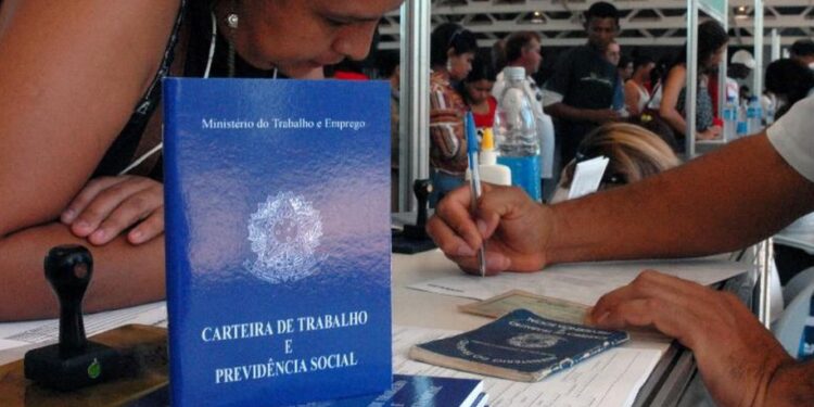 Veja como concorrer a centenas de vagas de emprego nesta segunda-feira