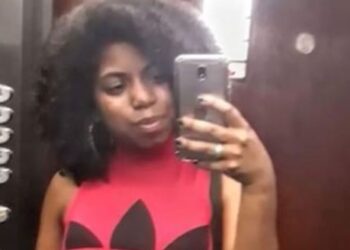 Jovem é morta por bala perdida quando fazia trajeto da faculdade