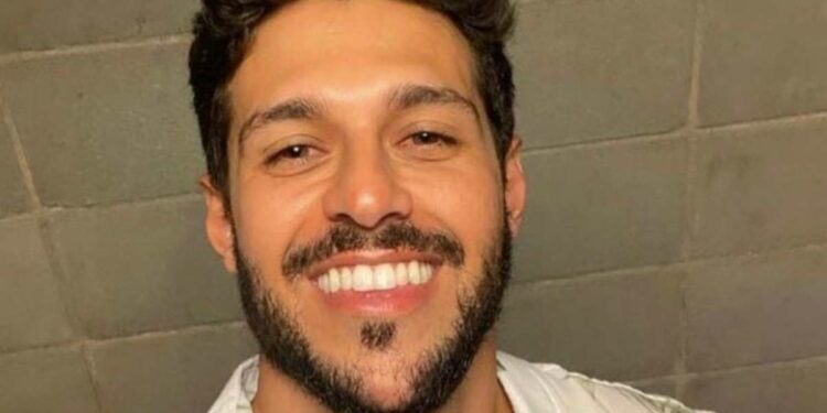 Ex-BBB Rodrigo Mussi recebe alta após um mês internado