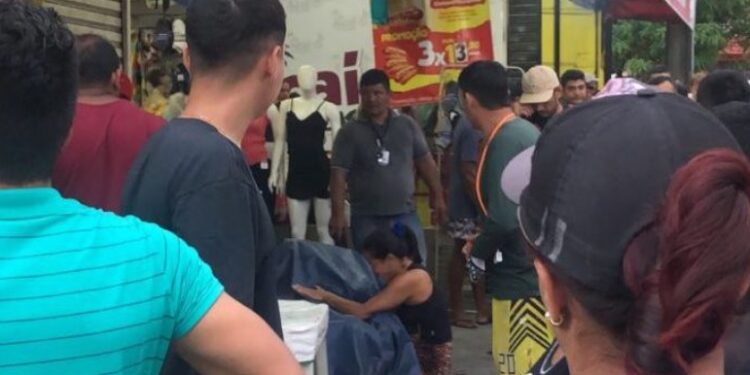 Homem é morto com tiro no ouvido enquanto balançava na cadeira em Manaus
