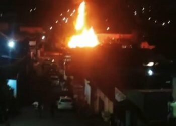 Sinistro destrói casas no bairro da Paz, em Manaus; veja o vídeo