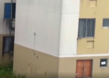 Vídeo: Homem é flagrado com a boca ‘na botija’ do outro, no Viver Melhor