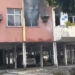 Incêndio atinge casa e vizinhos salvam moradores do fogo; veja video