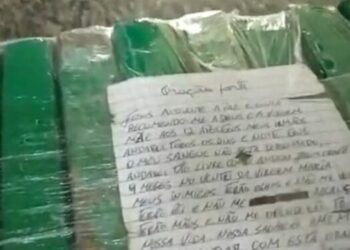 Traficante embala 9 kg de maconha com ‘oração forte’, mas não dá certo e PRF apreende