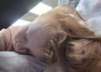 Mãe relata aflição por filha envenenada por Kinder Ovo: ‘Olhar vazio’