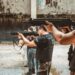 Policiais do Amazonas treinam com fuzil e preparam caça a bandidos nas ruas