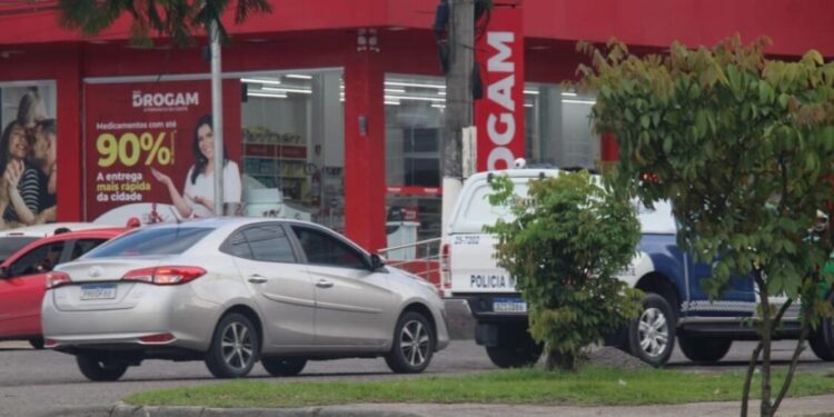 Querendo pagar de bacana, jovem rouba carro de luxo em Manaus e acaba preso