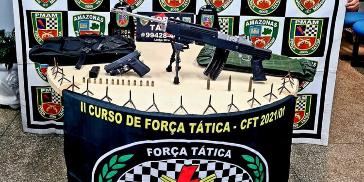Polícia do AM apreende fuzil e suspeitos após ataque deixar três mortos na ZL