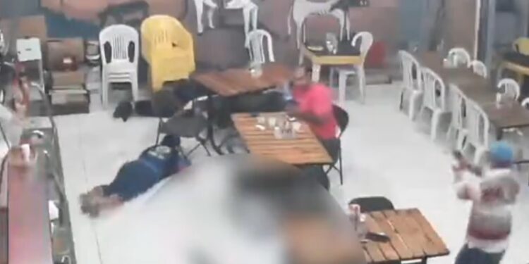 Vídeo: câmeras mostram assalto e execução dentro de churrascaria em Manaus
