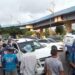 Vídeo: Homem é baleado em carro que levou 17 tiros na Zona Leste de Manaus