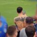 Homem é flagrado por torcedores exibindo tatuagem nazista em jogo da Série D em Manaus