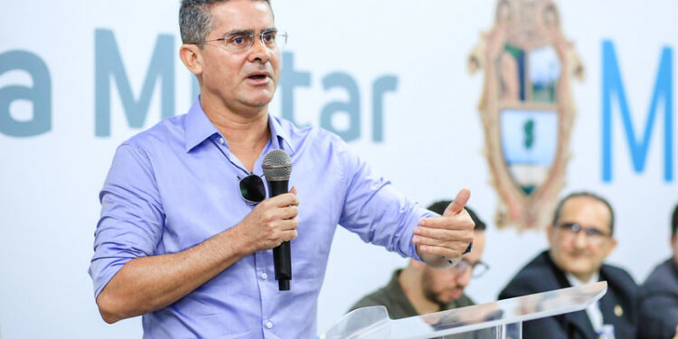 Prefeito David Almeida recebe 82% de aprovação da população de Manaus