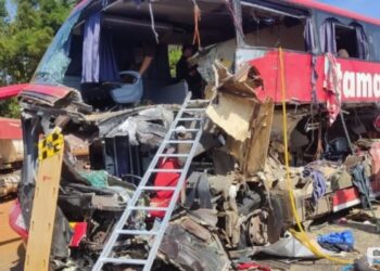 Grave acidente de ônibus deixa oito mortos e 35 feridos