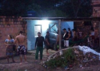 Em Manaus, carro desgovernado invade casa e quase mata gestante de 9 meses