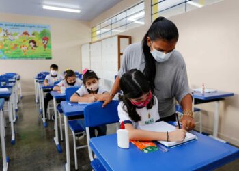 Governo do Amazonas prorroga inscrições de pós-graduação gratuita para professores até dia 6 de maio