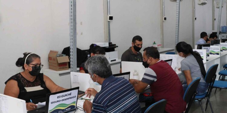 Sine Amazonas divulga 90 vagas de emprego em diversas áreas para esta segunda-feira (02)