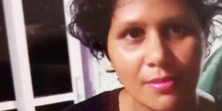Família procura por dona de casa que desapareceu no caminho de mercadinho