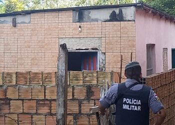 Vendedor de bombons é assassinado da porta de casa a facadas na Zona Leste