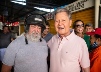 ‘Se tem uma coisa que gosto é estar com o povo’, afirma Arthur Neto ao visitar feira da Compensa