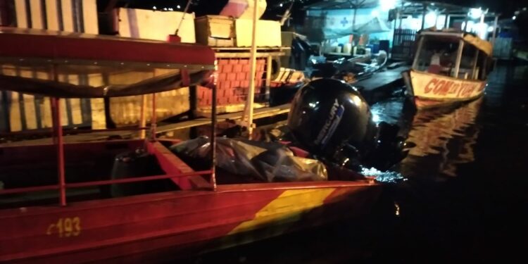 Pescadores encontram corpo boiando na Praia da Candinha, Zona Leste de Manaus