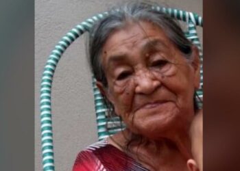 Idosa com Alzheimer desaparece após sair de casa em Manaus; família pede ajuda