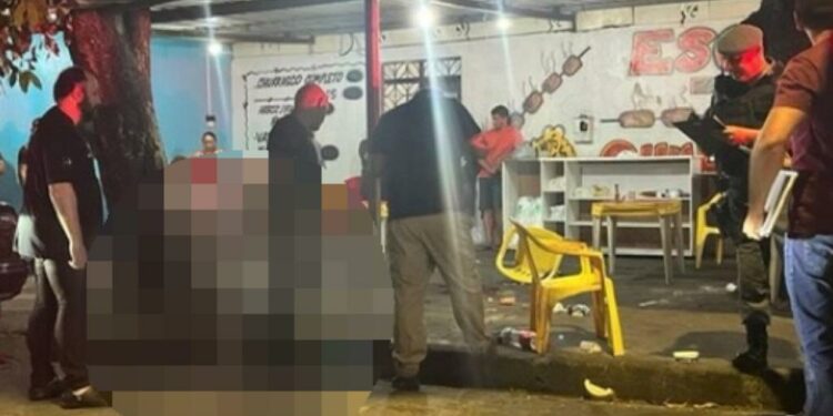 Pistoleiros matam homem e ferem outro em churrascaria na Zona Sul de Manaus