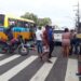 Mototaxista atropela mulheres e criança em faixa de pedestres em Manaus