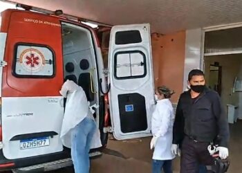 Avião de pequeno porte cai em Itacoatiara e deixa três pessoas feridas