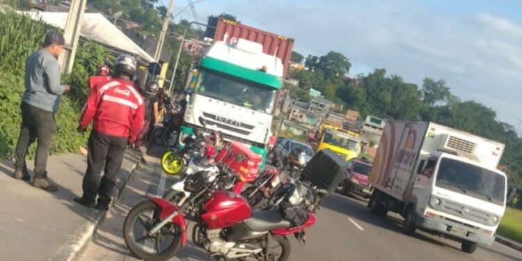 Vídeo: Mulher grávida morre esmagada por carreta no bairro Viver Melhor