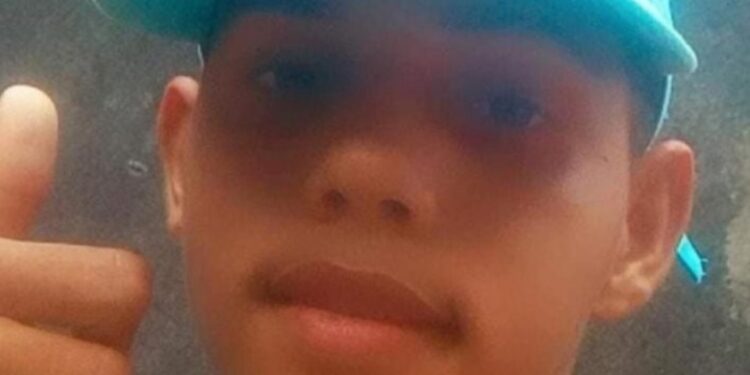Bandidos matam jovem de 16 anos com 12 tiros na Compensa